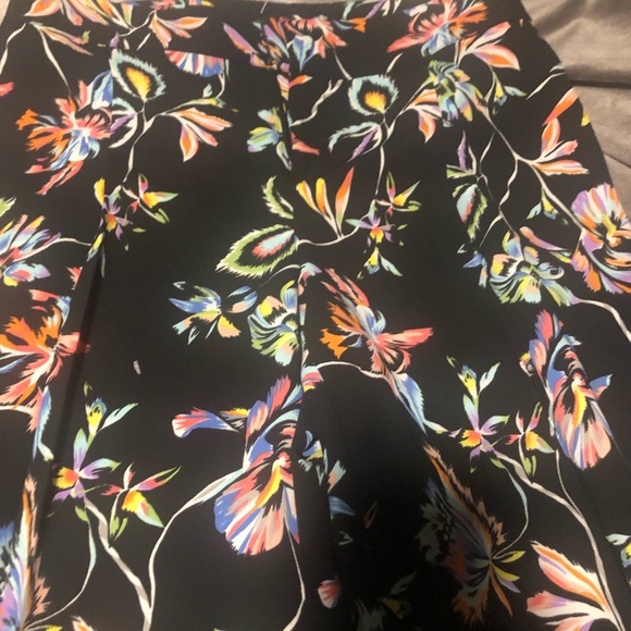 Summer classy style. Bar lll beautiful palazzo pants print is multicolor. - Picture 2 of 7